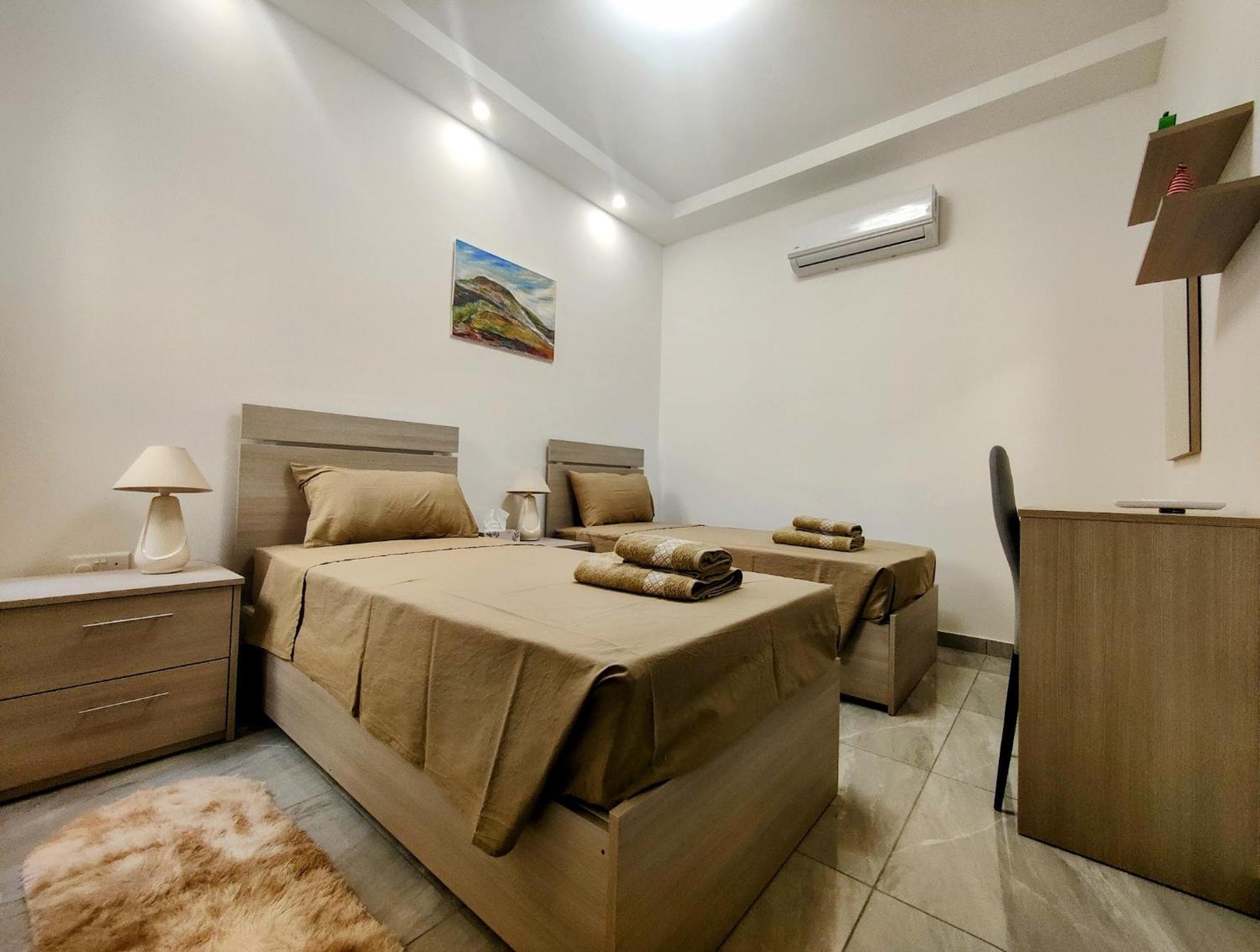 Al-Andalus, Chic Central Rooms Виктория Экстерьер фото